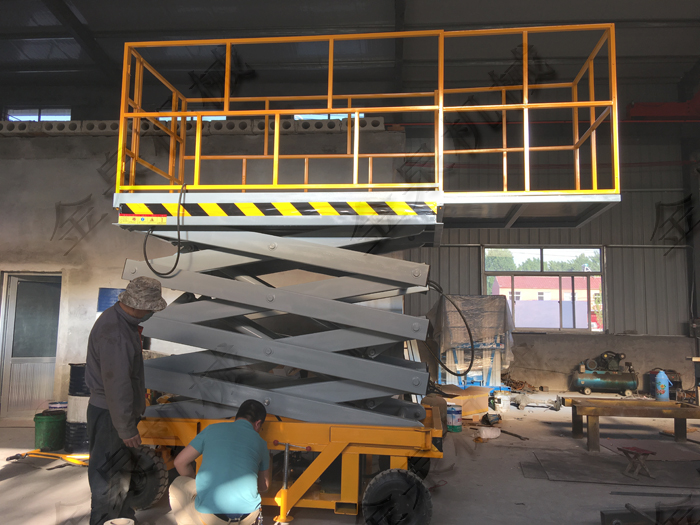 發(fā)廈門(mén)8米特殊定做臺(tái)面伸縮1.2m載重1t輔助行走升降機(jī)