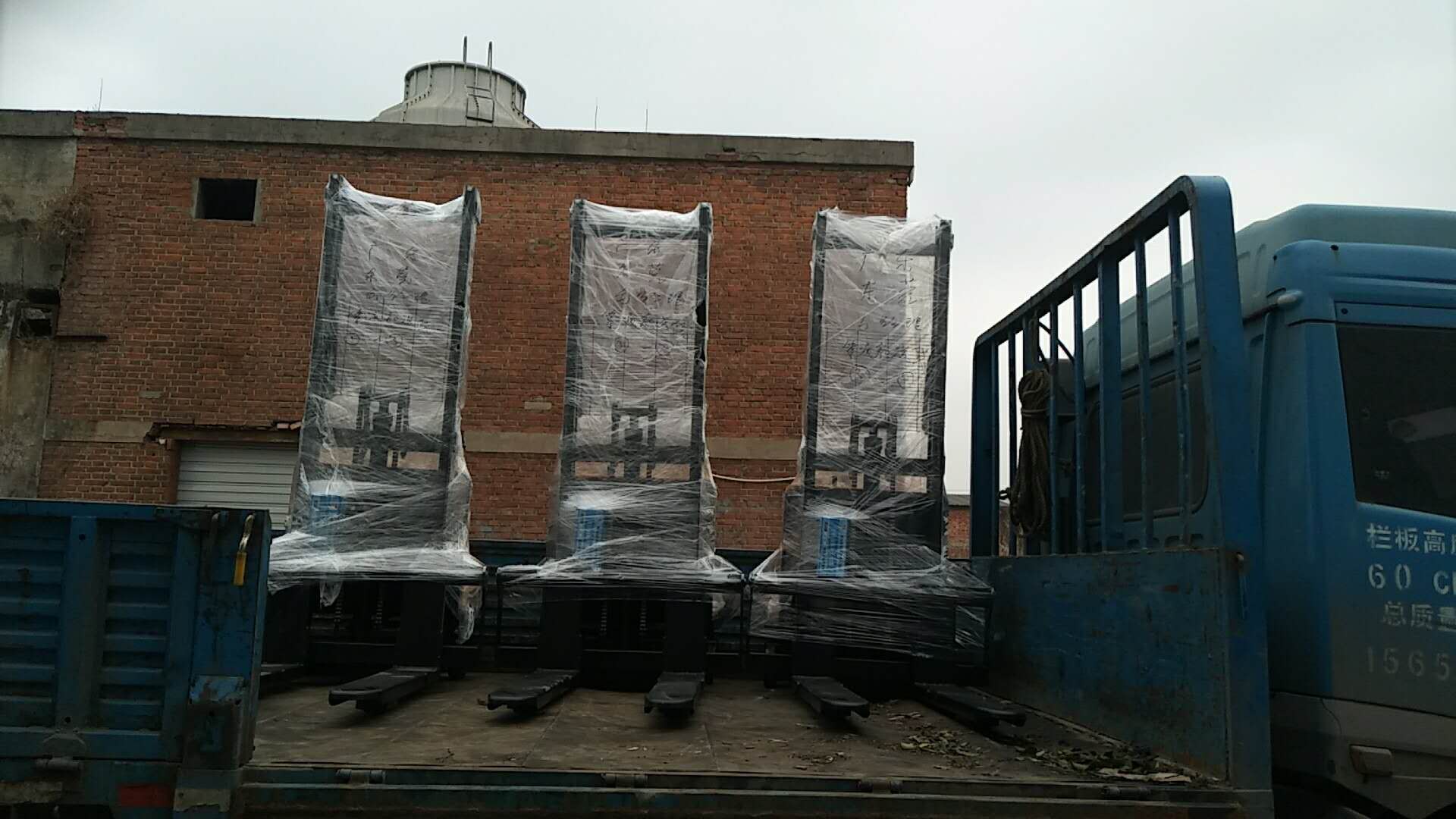 東莞3臺(tái)半電動(dòng)堆高車(chē)