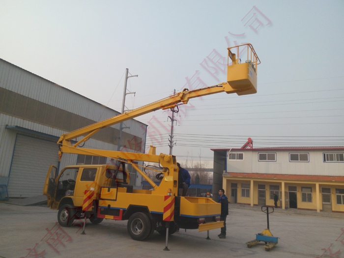 車(chē)載折臂升降機(jī)